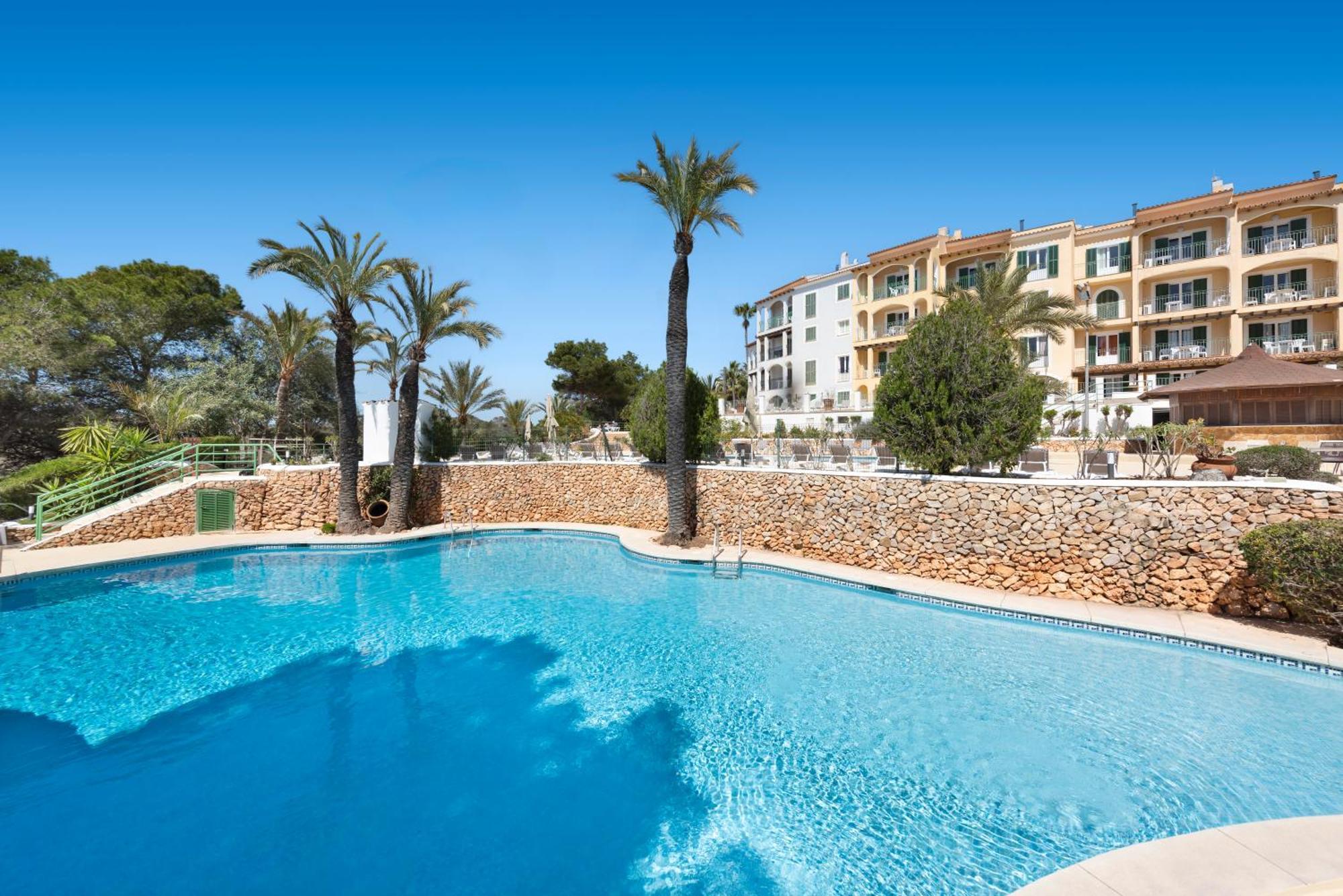 Aparthotel Ona Cala Pi Club 3*